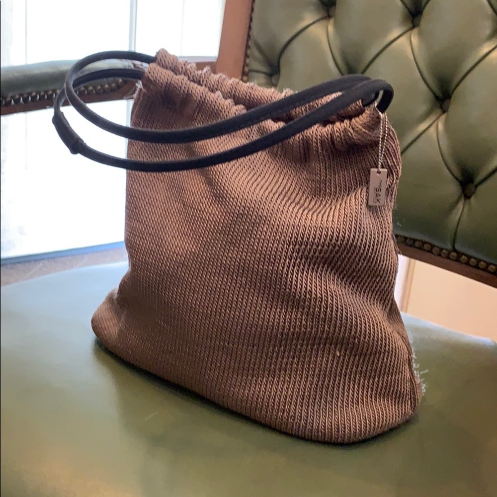 The Sak Pouch